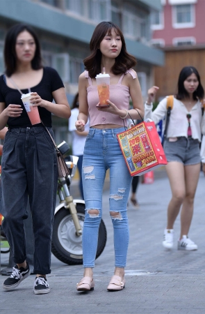 清秀美丽牛仔裤