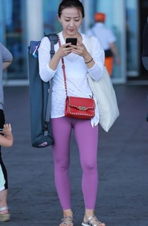 舒展瑜伽美女(30P)