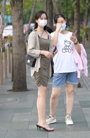 22827-19+55美腿小姐姐 17P