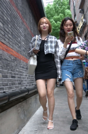 性感黑色包臀裙美眉