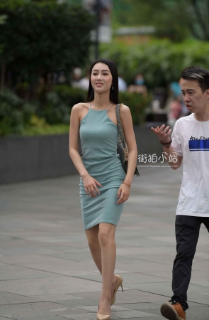 气质的高跟美女