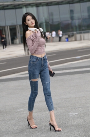 苗条大长腿紧牛淑女