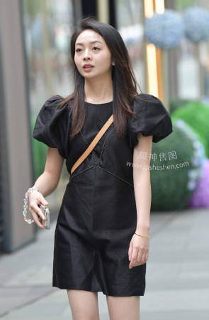 23522-1=59√肉丝媳妇 13P