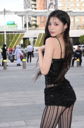 2532-7=58√搭讪网丝高跟美女【套图➕视频】 11P