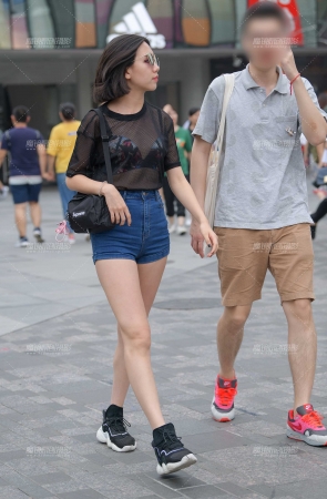 热裤翘臀美腿