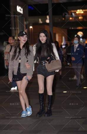 黑色热裤丰满美腿 [17P]