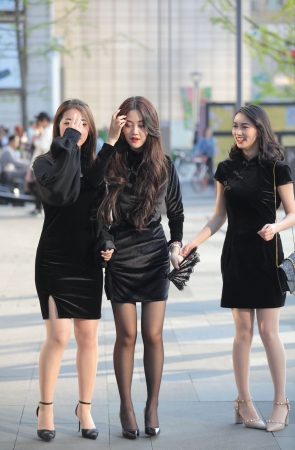 22227-106/甜美的黑丝小姐姐