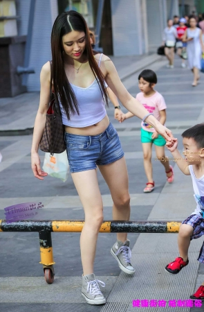 李欢原创——–性感少妇，短裤（11P）