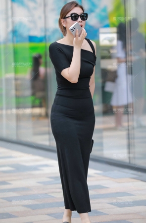 丰韵黑色包臀裙美女