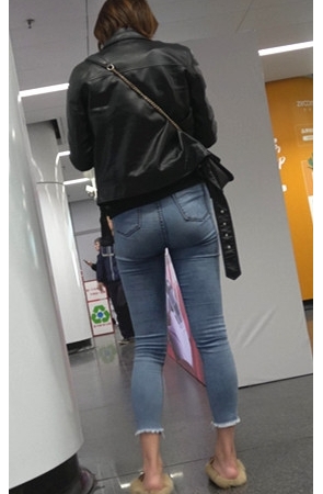 牛仔紧身小翘妹[1.12G/MP4]