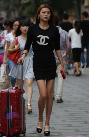 李欢原创——–黑色裹身，美女（15P）