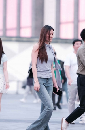 【马丁哥】大长腿街拍牛仔裤