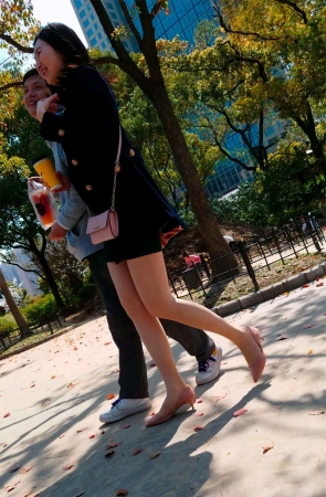 行走中的美少女