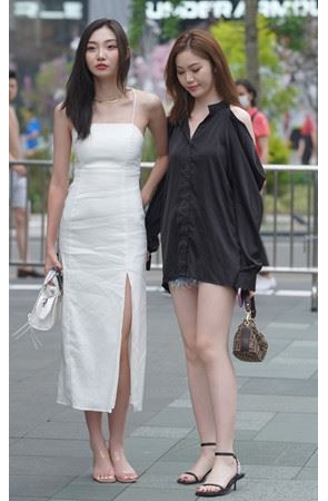 两个漂亮的美女【套图+视频】