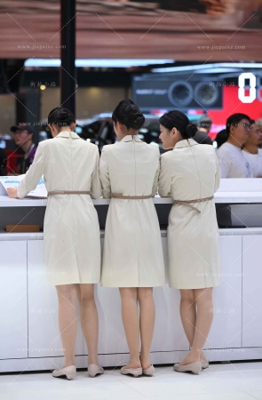 三位肉丝前台小姐姐，中间那位脱鞋~ [21P]