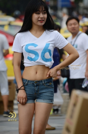 商业广场上的妹子（16P）