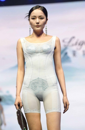 2475-7=48√四川内衣-紧身塑身内衣 10P