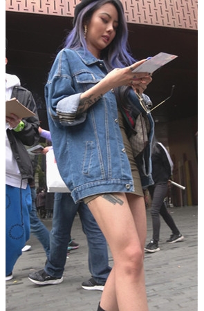 黑色短靴裸腿小姐姐