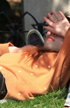 No946 秀足薄丝，小破怡情