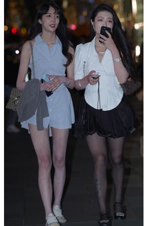 赴约的美女(68P)