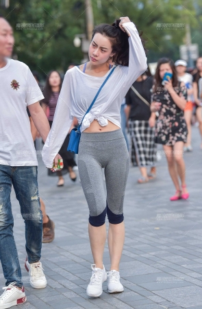 七分弹力运动裤美女