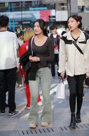 街拍韵味紧牛成熟美姐