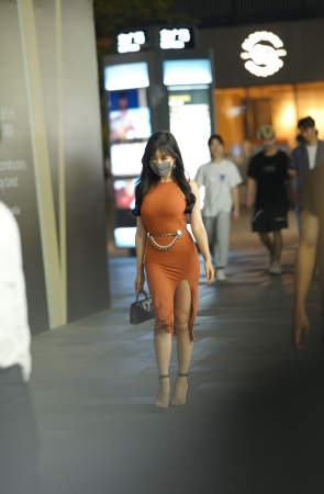 身材丰盈的小姐姐