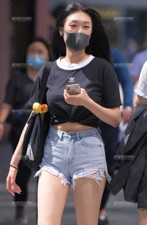 热裤美女