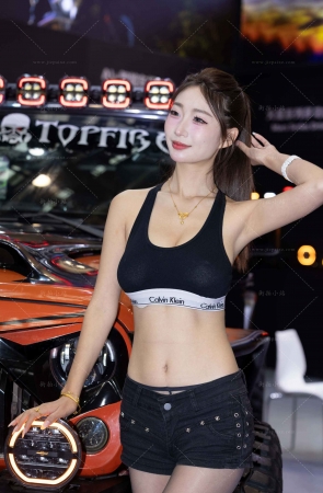 黑色热裤美女车模