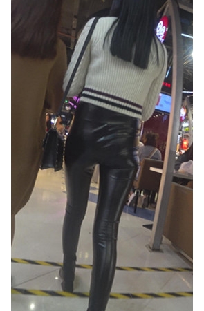 黑色高腰皮裤紧身小姐姐