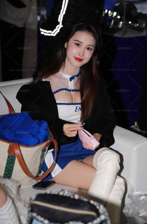 俏皮可爱小姐姐 8P