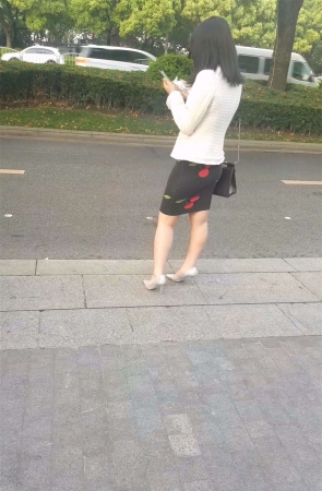 包臀裙银白高跟性感MM