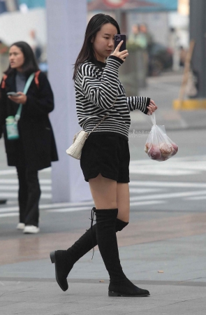 街拍少妇