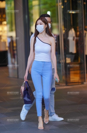 超美气质优雅的小姐姐 简直挪不开眼