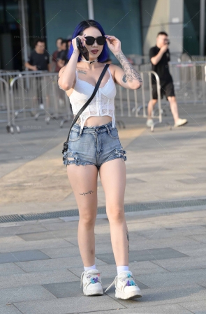 24920-28=62√狂野紧致热裤 14P