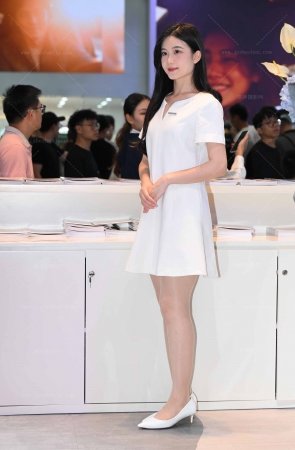 2566-18=33√洁白无瑕的肉丝小姐姐 8P