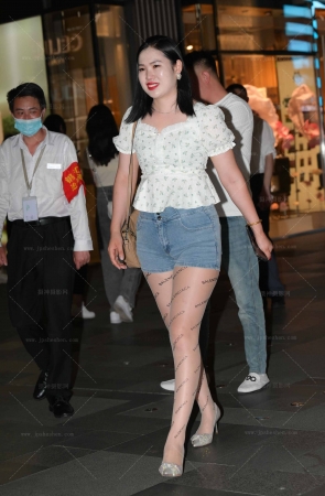 23514-35=62√丝袜微胖小姐姐 14P