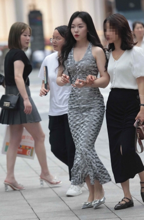 街拍高跟少妇