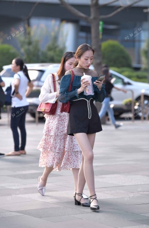 肉色丝袜小姐姐