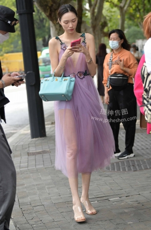 22923-1+102上海时装周【套图➕4k视频】 19P