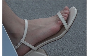 街拍美足凉高跟靓妹第二季 [1.27 GB/avi]