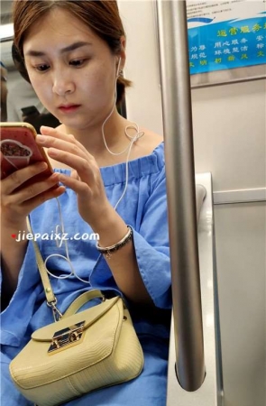 富态的蓝裙成熟女子 [733 MB/mp4]