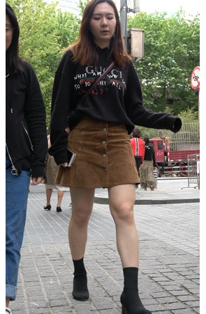 黑色卫衣小姐姐