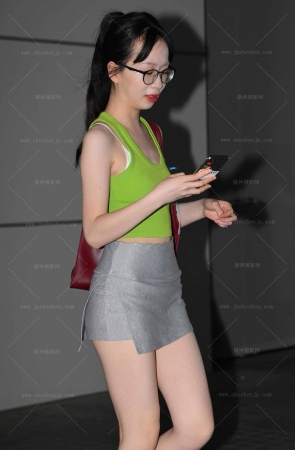 2569-36-41√白滑嫩美腿素人-粉色拖鞋 10P