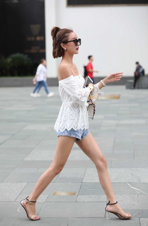 大长腿短发辣妈