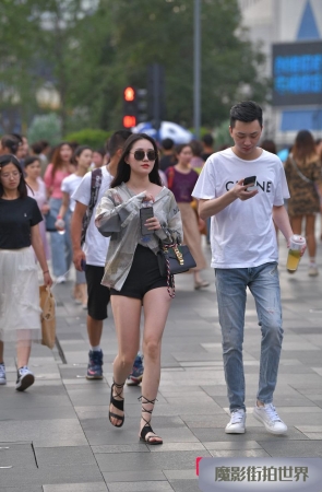 诱人的大白腿美女3A2596[302M]