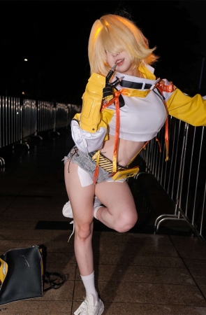 牛仔短裤cos小妹