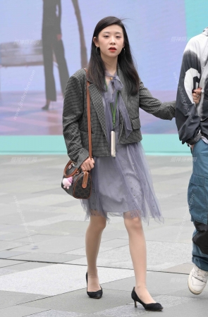 2357-15=57爱穿丝袜的女盆友 12P