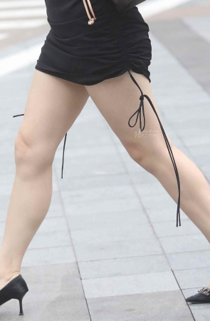 黑裙街拍高跟qingshu