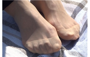 短肉丝美足晒太阳 [565 MB/MP4]